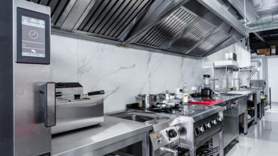 Τι εξοπλισμό χρειάζεται μια κουζίνα εστιατορίου; | TopFrost